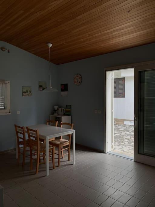 Sunny Grandma'S Garden Apartment バスカ エクステリア 写真