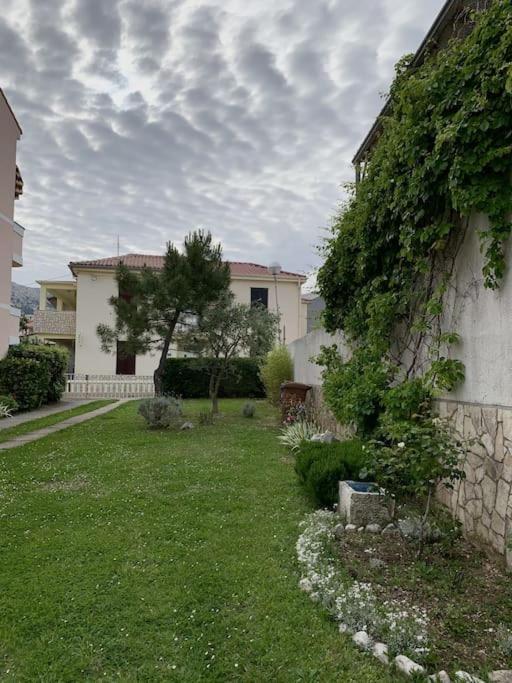 Sunny Grandma'S Garden Apartment バスカ エクステリア 写真