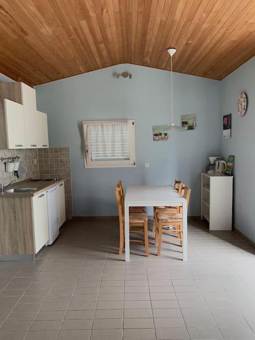 Sunny Grandma'S Garden Apartment バスカ エクステリア 写真