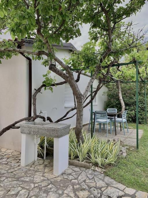 Sunny Grandma'S Garden Apartment バスカ エクステリア 写真